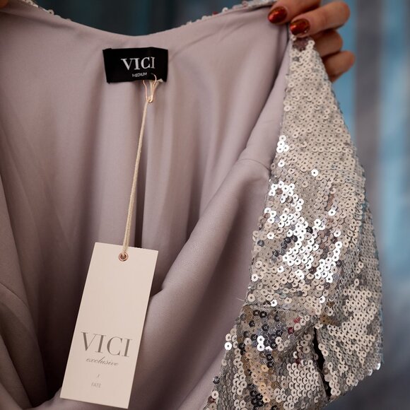 NWT VIci Silver Sequin Party Dress Size Medium - Picture 12 of 13